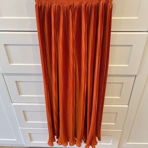 Long pleated skirt